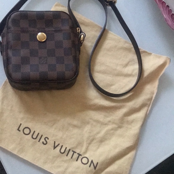 Louis Vuitton Handbags - ❤️Hostpick 🎊 Auth LV Classic trendy Crossbodybag